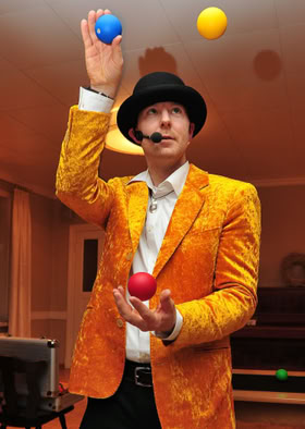 Wittich Wolf jongliert