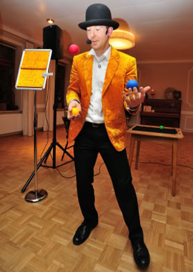 Wittich Wolf jongliert