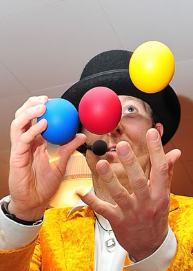 Wittich Wolf jongliert