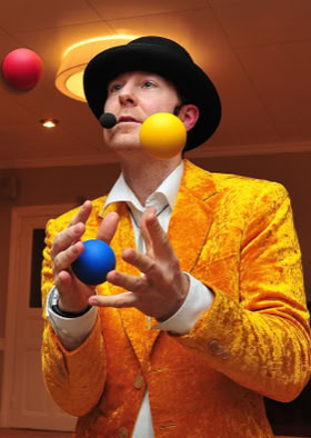 Wittich Wolf jongliert